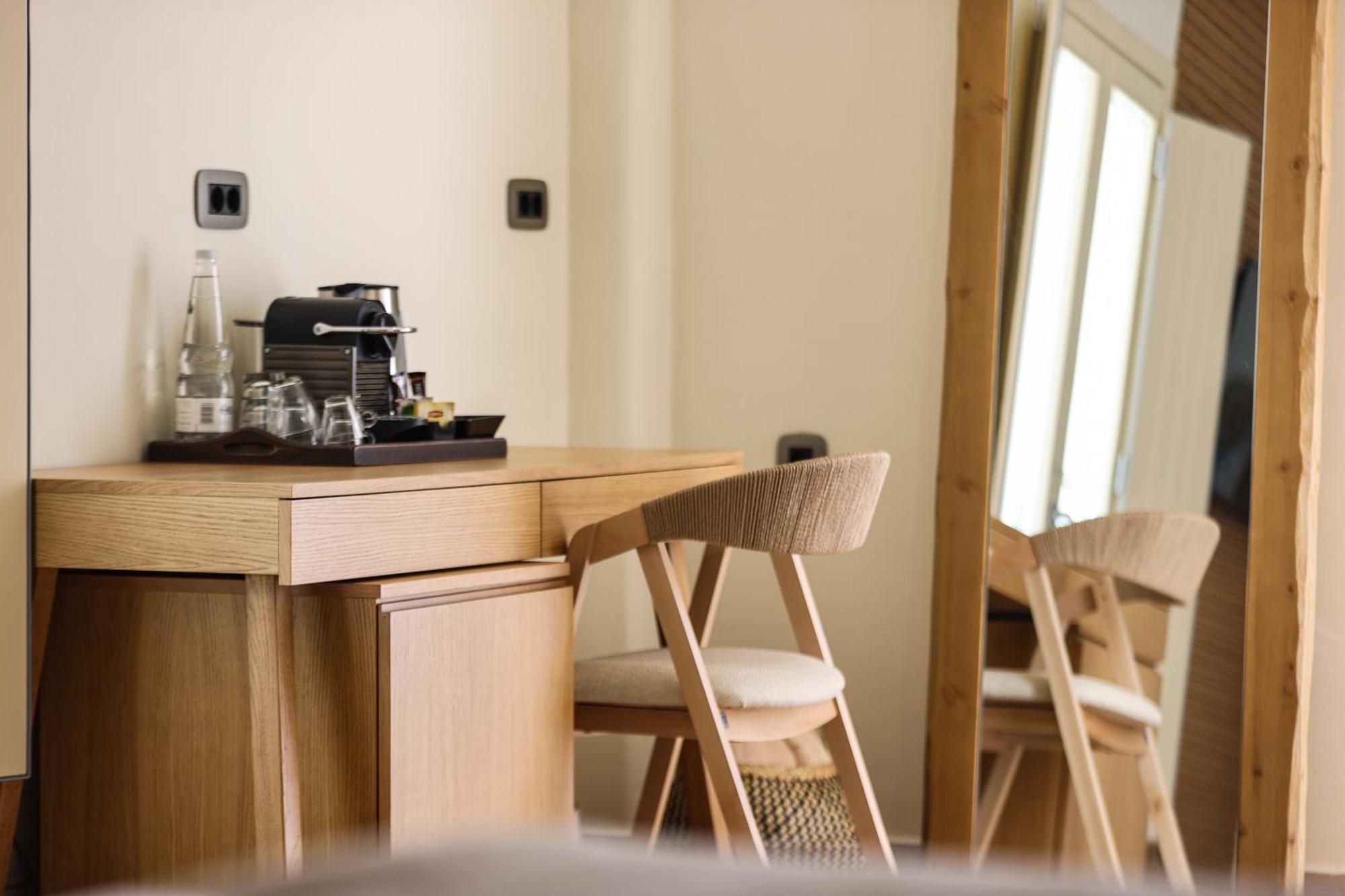 Life Suites Tourlos Quarto foto